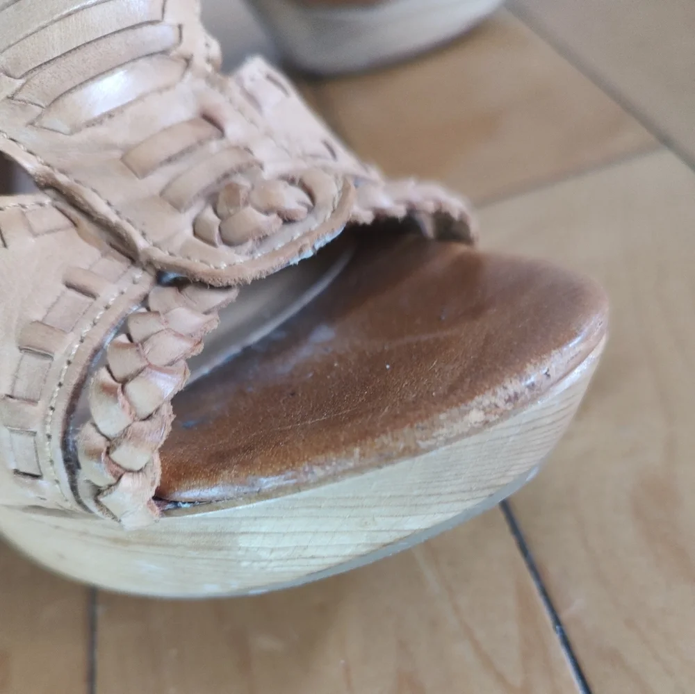 Chinese Laundry Tan Gladiator Heels - Picture 4 of 14